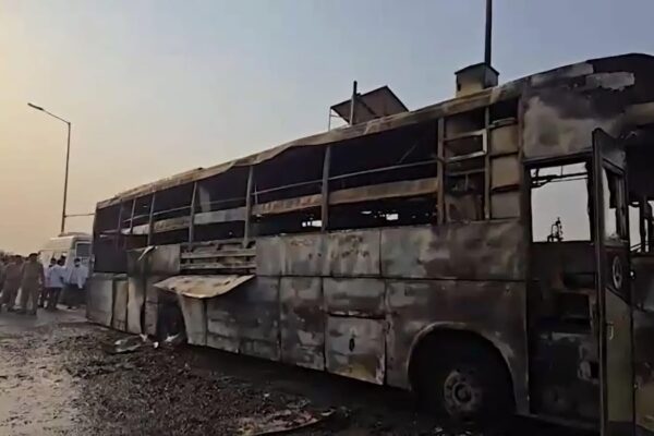 बिहार से दिल्ली जा रही बस में लगी आग,5 यात्री जिंदा जले,कई घायल
