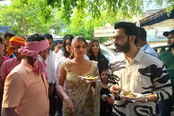 भूल चूक माफ' की टीम पटना पहुंची, राजकुमार राव और वामिका गब्बी का हुआ गर्मजोशी से स्वागत