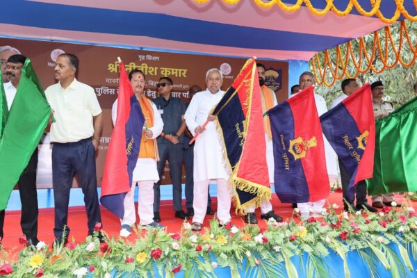 बिहार पुलिस को मिले 618 नए वाहन: मुख्यमंत्री ने बेहतर पुलिसिंग के लिए दिखाई हरी झंडी