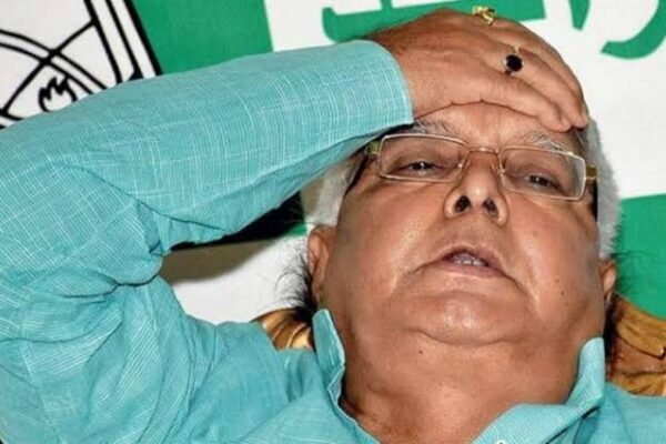 लालू यादव को बाबासाहेब की तस्वीर विवाद में SC/ST आयोग का नोटिस, गरमाई बिहार की सियासत