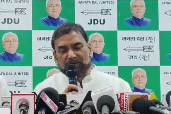तेजस्वी यादव के 'परिवारवाद' के आरोपों पर JDU का पलटवार, पूछा- डिप्टी CM और राबड़ी देवी किस योग्यता पर बनीं CM?