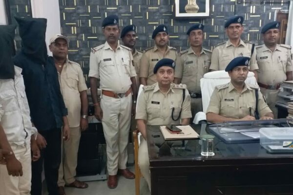 खूनी साजिश का पर्दाफाश: पति को रास्ते से हटाने के लिए पत्नी ने प्रेमी संग मिलकर किया मर्डर, 20 हजार में हायर किया शूटर!