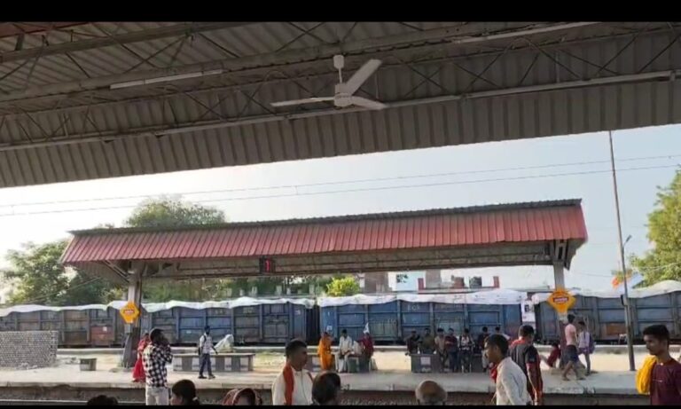 अथमलगोला स्टेशन पर भीषण गर्मी में मिली यात्रियों को राहत, सामाजिक कार्यकर्ताओं और पत्रकारों का प्रयास लाया रंग