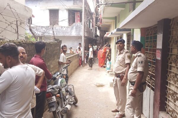 पटना के कंकड़बाग में रिटायर्ड चाचा को भतीजे ने घर में घुसकर मारी गोली, मौत से सनसनी पटना के कंकड़बाग में रिटायर्ड चाचा को भतीजे ने घर में घुसकर मारी गोली, मौत से सनसनी