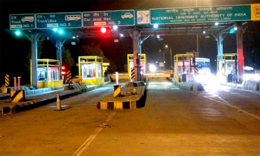 नितिन गडकरी ने लॉन्च की 'FASTag एनुअल पास स्कीम', टोल पर मिलेगी बड़ी राहत