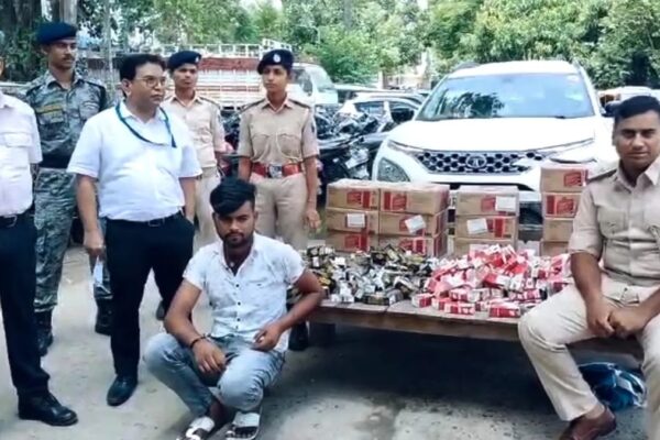 पटना में फर्जी दारोगा शराब तस्करी करते गिरफ्तार, 199 लीटर विदेशी शराब बरामद