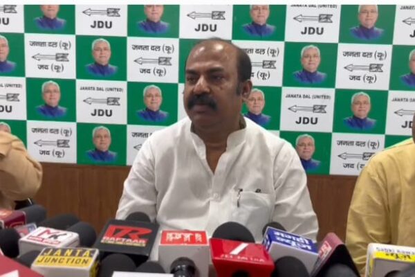 महागठबंधन में टूट तय, RJD ने 'इधर-उधर' किया तो कांग्रेस खाई में गिरा देगी गाड़ी: मंत्री मदन सहनी का बड़ा बयान