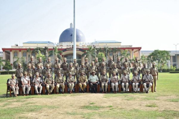 बिहार पुलिस अकादमी, राजगीर में 26 DSPs का दीक्षांत समारोह संपन्न: पौरुष अग्रवाल ने जीते कई सम्मान हार पुलिस अकादमी, राजगीर में 26 DSPs का दीक्षांत समारोह संपन्न: पौरुष अग्रवाल ने जीते कई सम्मान