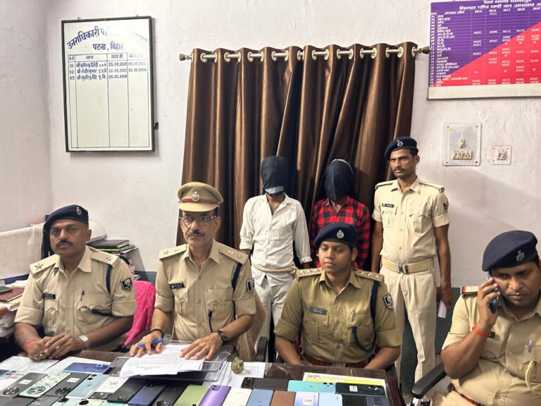 रेल पुलिस का 'ऑपरेशन क्लीन': आरा स्टेशन से लाखों का मोबाइल और शराब बरामद