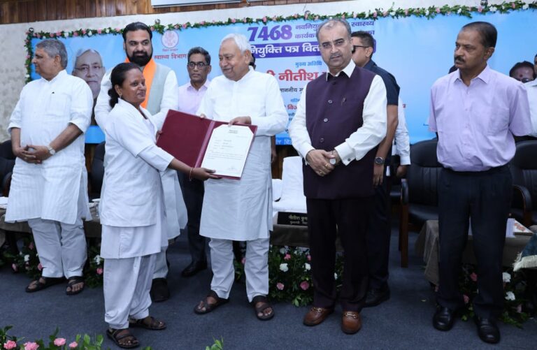 मुख्यमंत्री ने 7468 महिला स्वास्थ्य कार्यकर्ताओं को सौंपे नियुक्ति पत्र