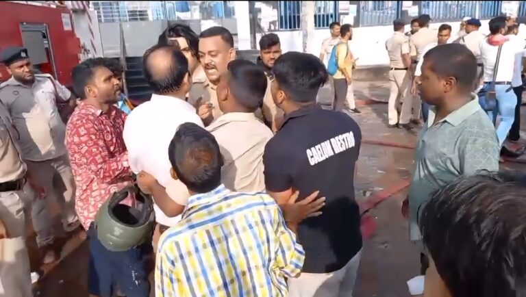 दानापुर में रेस्टोरेंट की आग बुझाने के दौरान पुलिस और मालिक में झड़प, पुलिसकर्मियों पर हेलमेट से हमला; दो PSI जख्मी