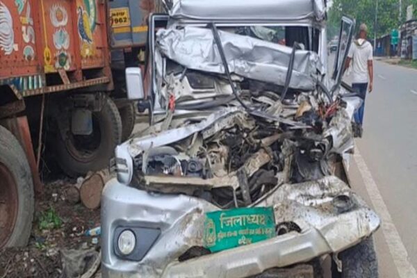 राजद के बड़े नेता की बोलेरो ट्रक से टकराई, मौके पर ही गई जान; बेटा समेत चार गंभीर घायल